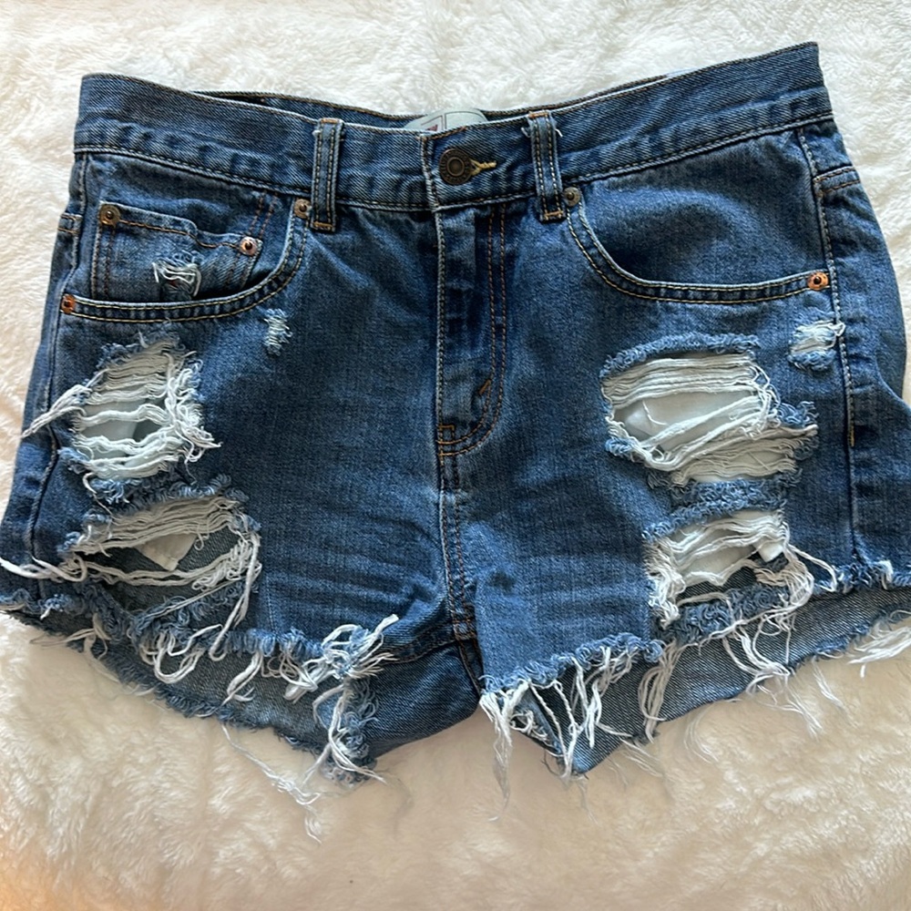 Levi’s 550 higher waisted relaxed fit denim shorts